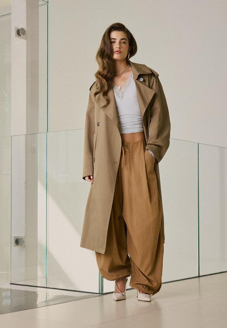 Stradivarius Pantaloni Model Tehnic Cu Pliuri Camel Închis Xxs