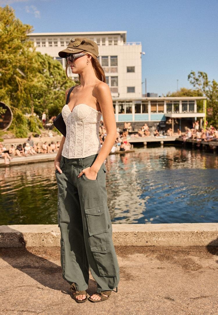 Stradivarius Pantaloni Straight Cargo Kaki 40