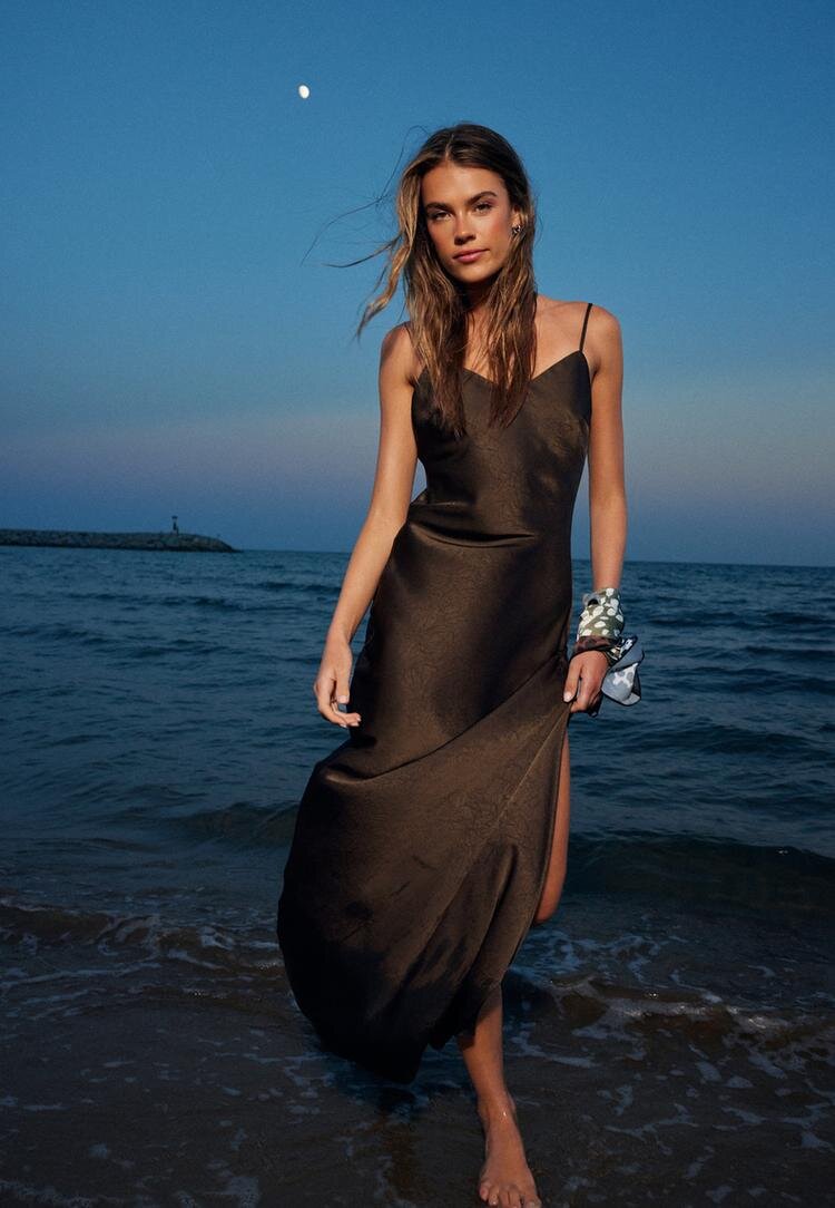 Stradivarius Rochie Midi Cu Efect Satinat Maro L