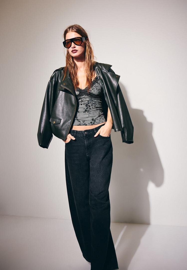 Stradivarius Top Ajustat Flocat Cu Dantelă Alb S