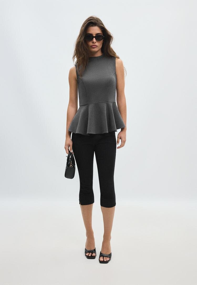 Stradivarius Top Fără Mâneci Cu Peplum Și Guler Înalt Gri Perlat M