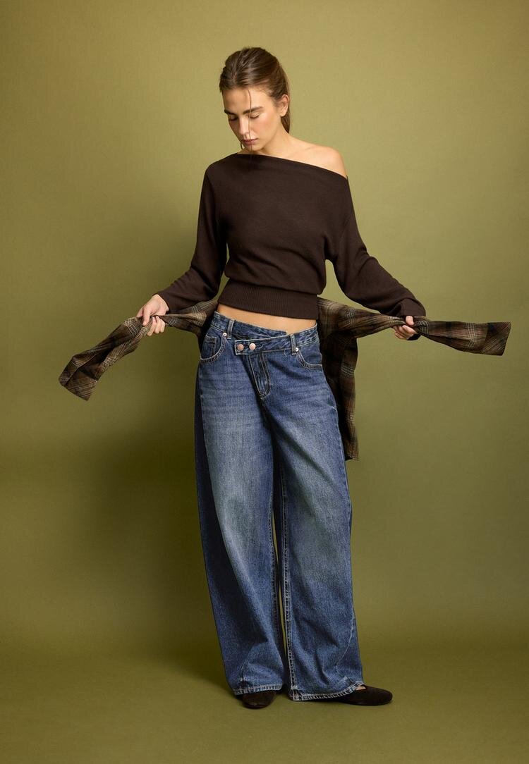Stradivarius Tricou Cu Guler Bărcuță Și Betelie Albastru Marin S