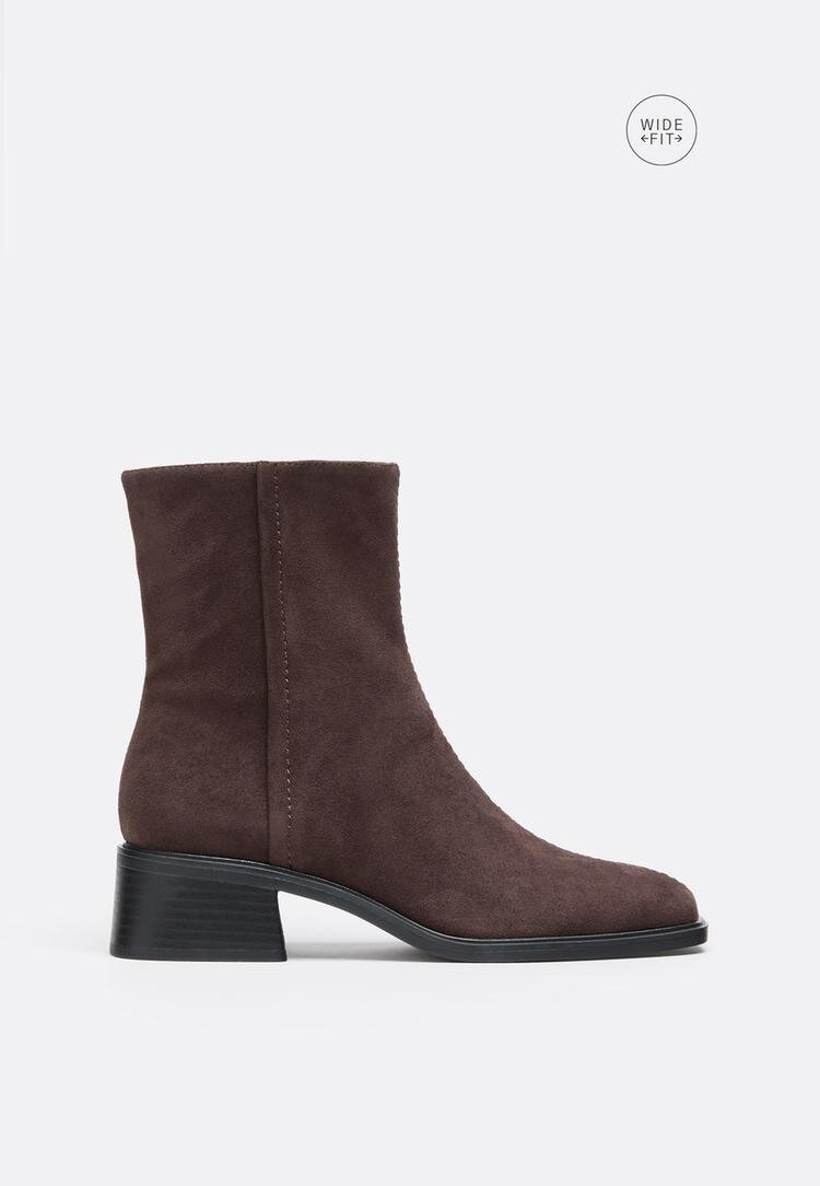 Stradivarius Wide Fit. Botine Plate Imitație Piele De Căprioară Maro 36